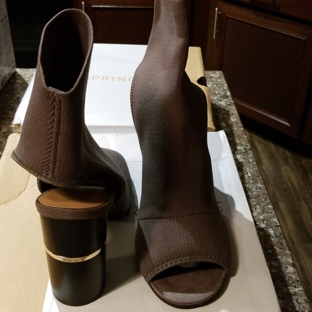🆕️ GREY BOOTS BRAND NEW NIB